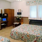 Roma Hotel 3*